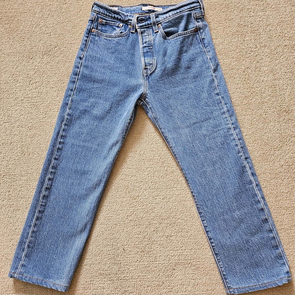 Levi's Premium Wedgie Straight Leg Blue Jeans. Size 27 x 26. Stitched Hem.